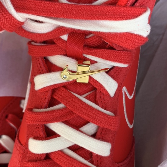 Brand new in box Nike Dunk High SE University Red  Men’s 8/Women’s 9.5 - Picture 3 of 5